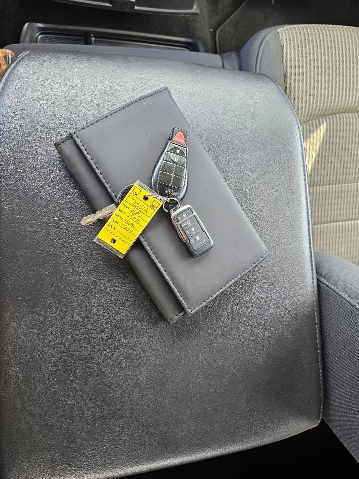 RAM 1500 4WD Crew Cab 140.5" SLT 2011