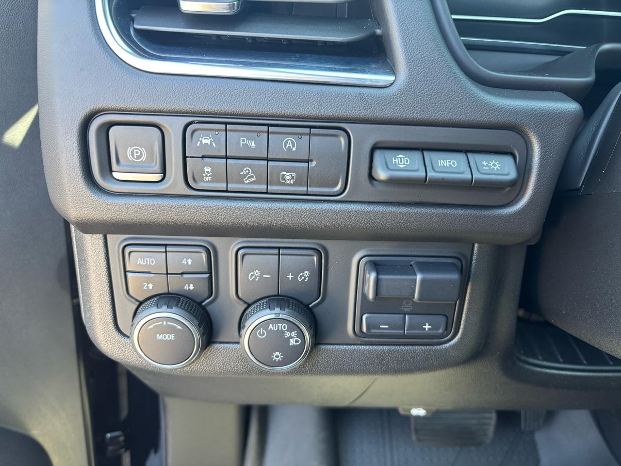 Chevrolet Tahoe 4WD 4dr Premier 2024