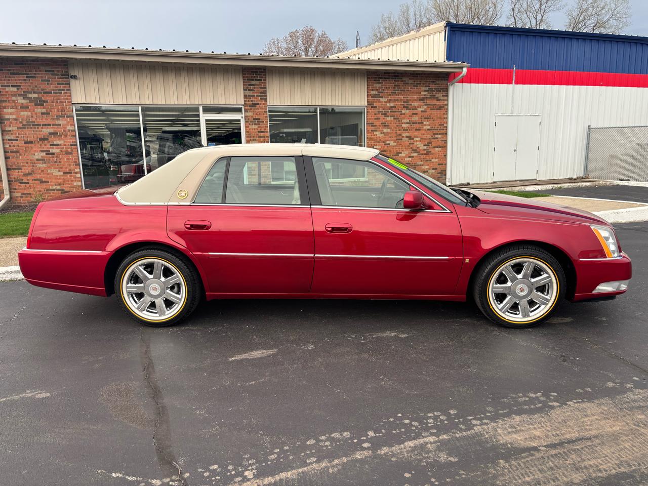 Cadillac DTS 4dr Sdn Luxury I 2007