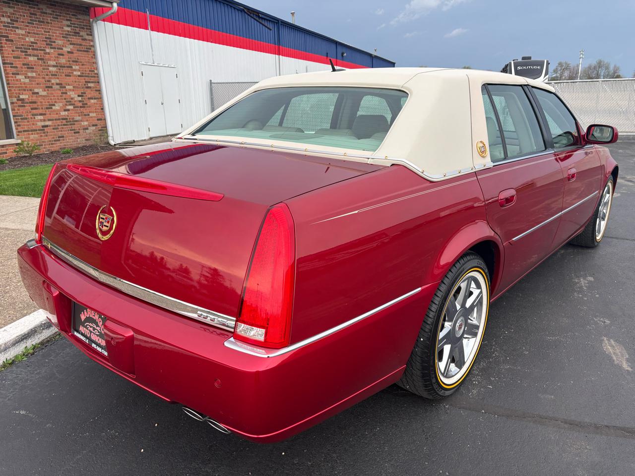 Cadillac DTS 4dr Sdn Luxury I 2007