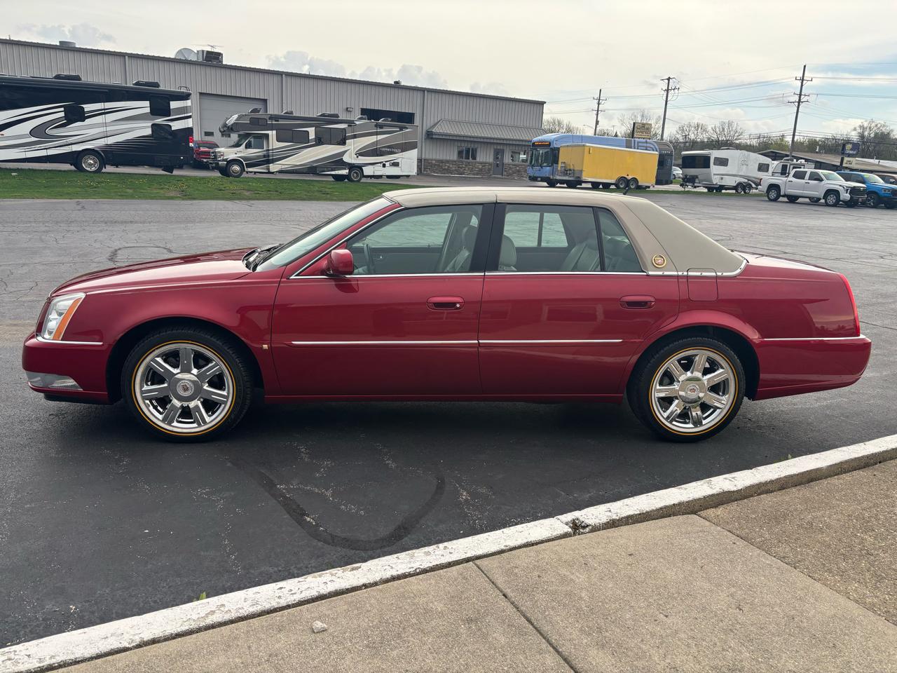 Cadillac DTS 4dr Sdn Luxury I 2007