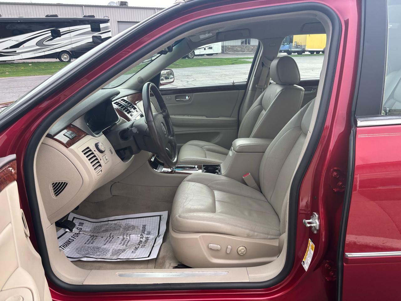 Cadillac DTS 4dr Sdn Luxury I 2007