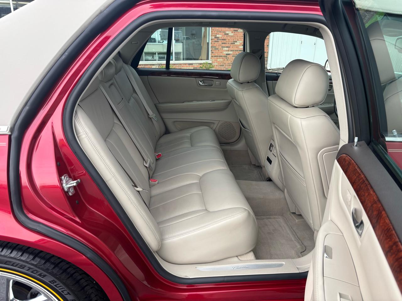 Cadillac DTS 4dr Sdn Luxury I 2007