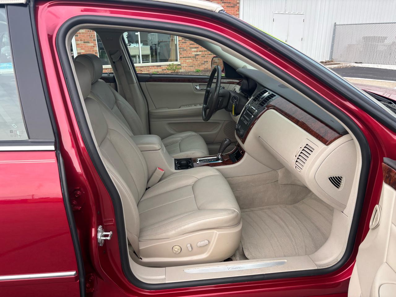 Cadillac DTS 4dr Sdn Luxury I 2007