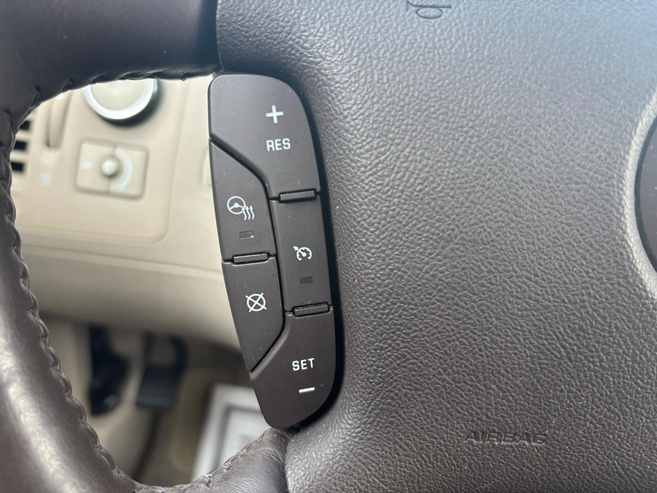 Cadillac DTS 4dr Sdn Luxury I 2007