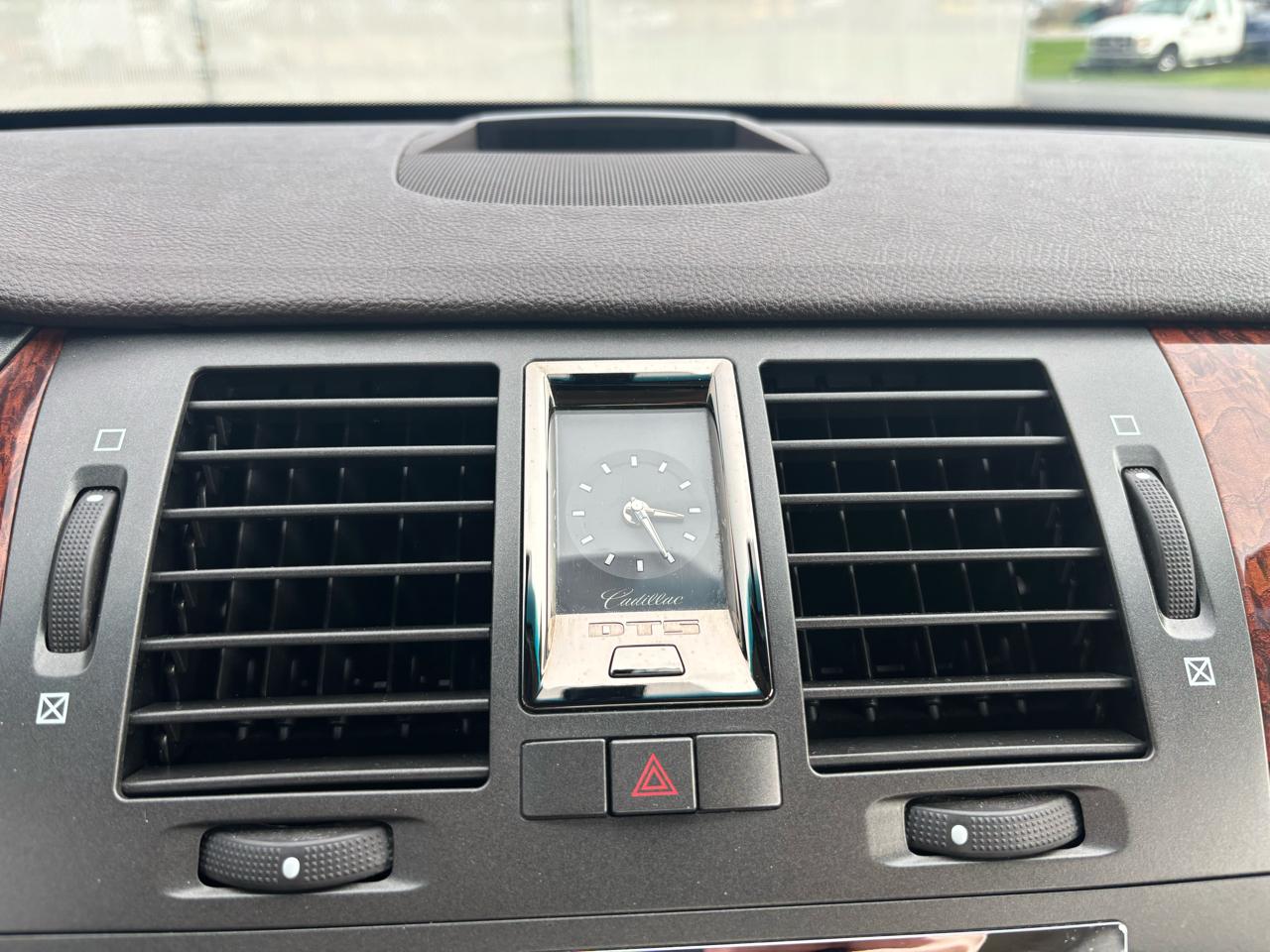 Cadillac DTS 4dr Sdn Luxury I 2007