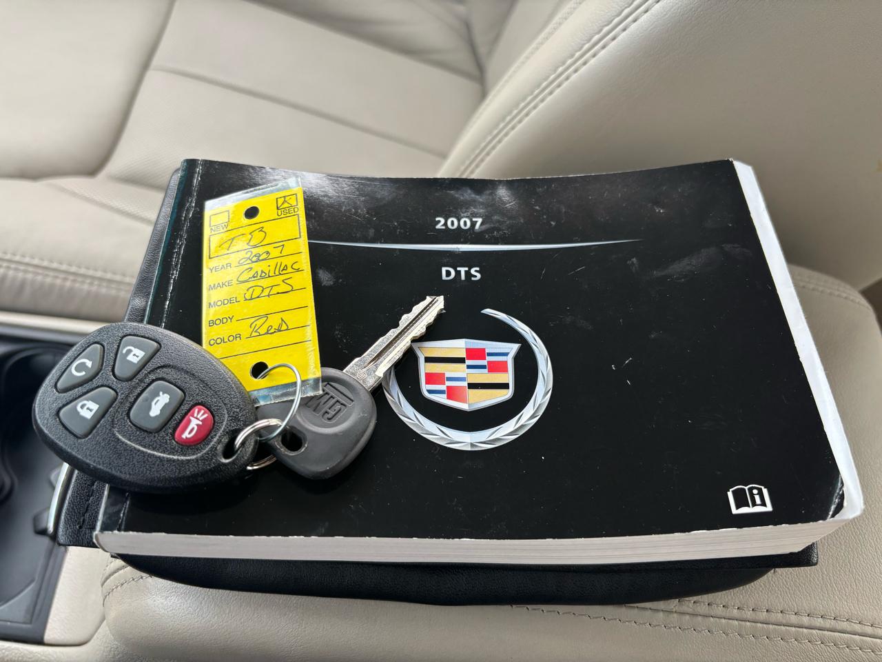 Cadillac DTS 4dr Sdn Luxury I 2007