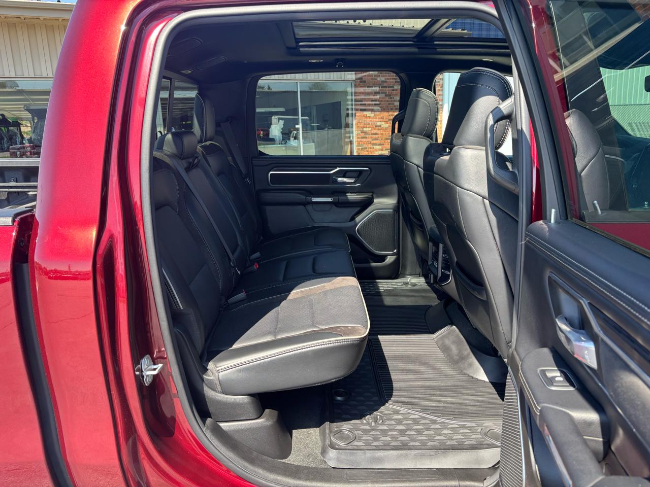 RAM 1500 Laramie 4x4 Crew Cab 5'7" Box 2024