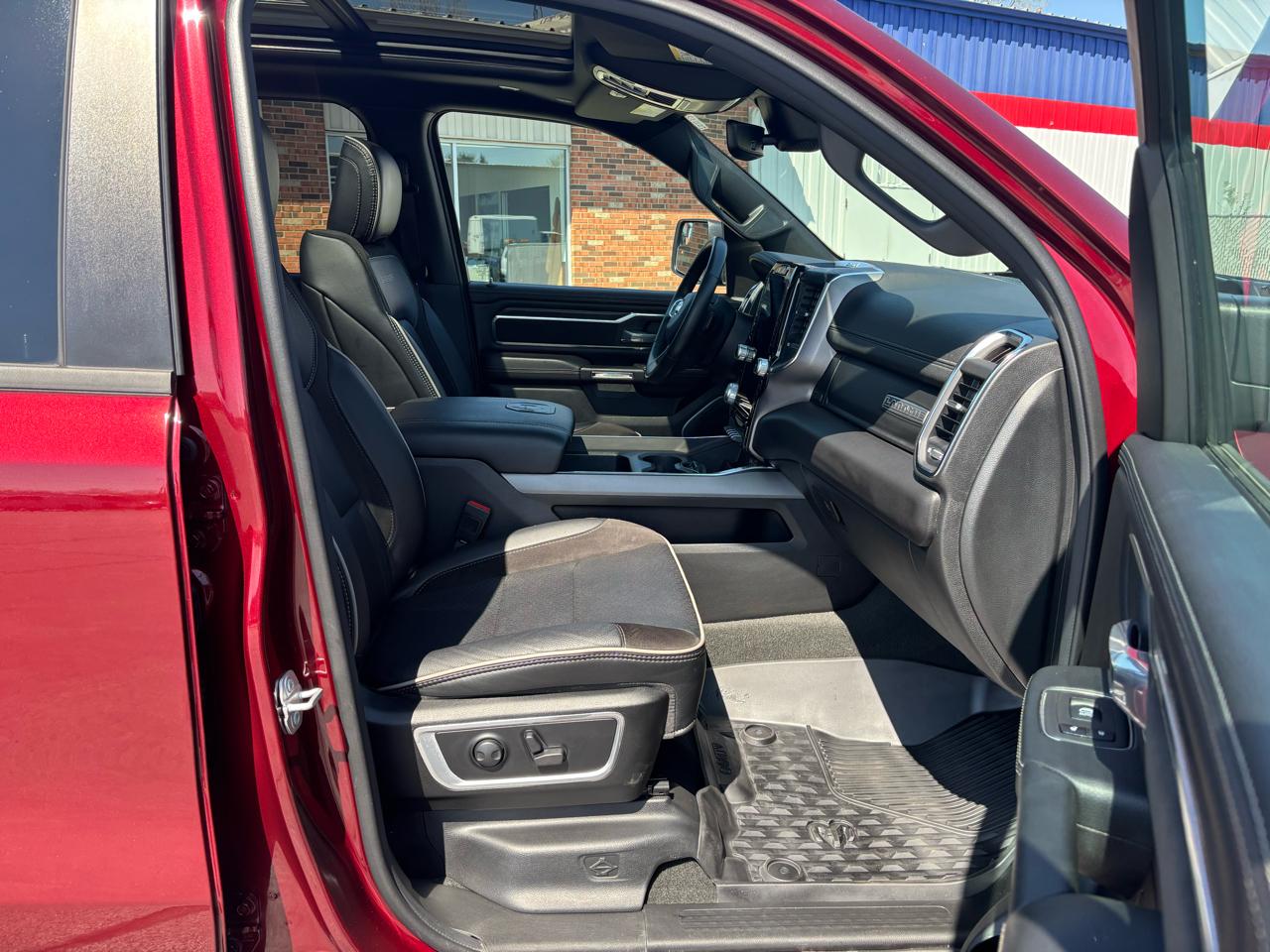 RAM 1500 Laramie 4x4 Crew Cab 5'7" Box 2024