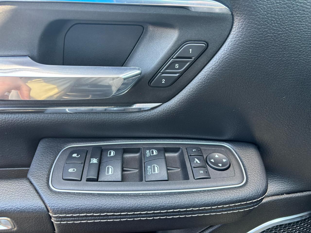 RAM 1500 Laramie 4x4 Crew Cab 5'7" Box 2024