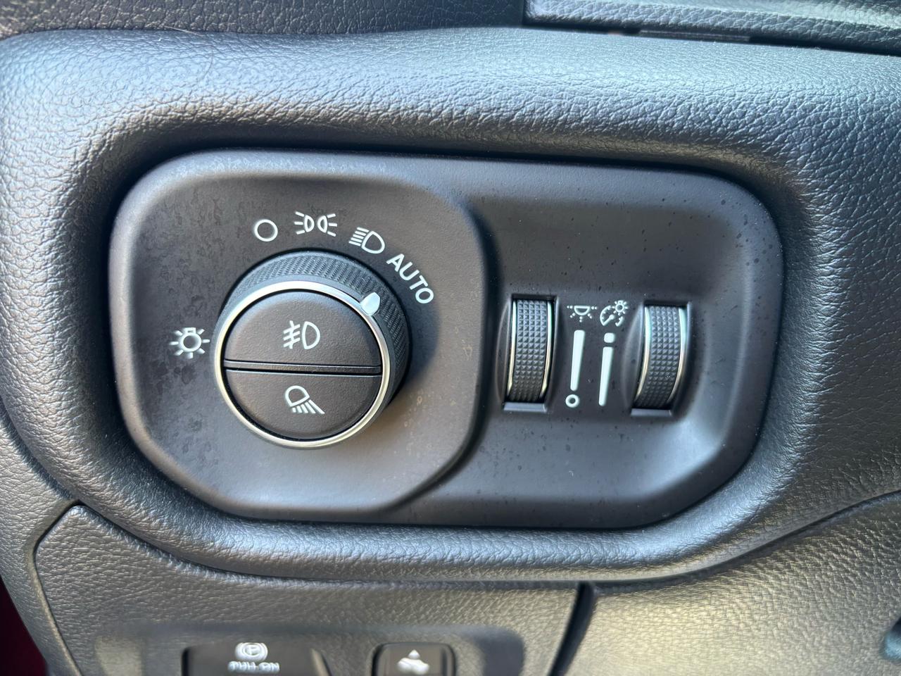 RAM 1500 Laramie 4x4 Crew Cab 5'7" Box 2024