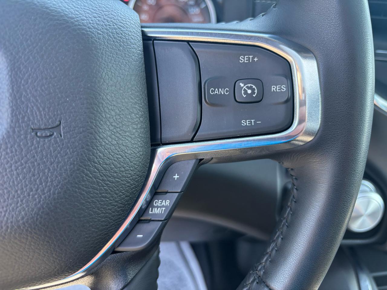 RAM 1500 Laramie 4x4 Crew Cab 5'7" Box 2024