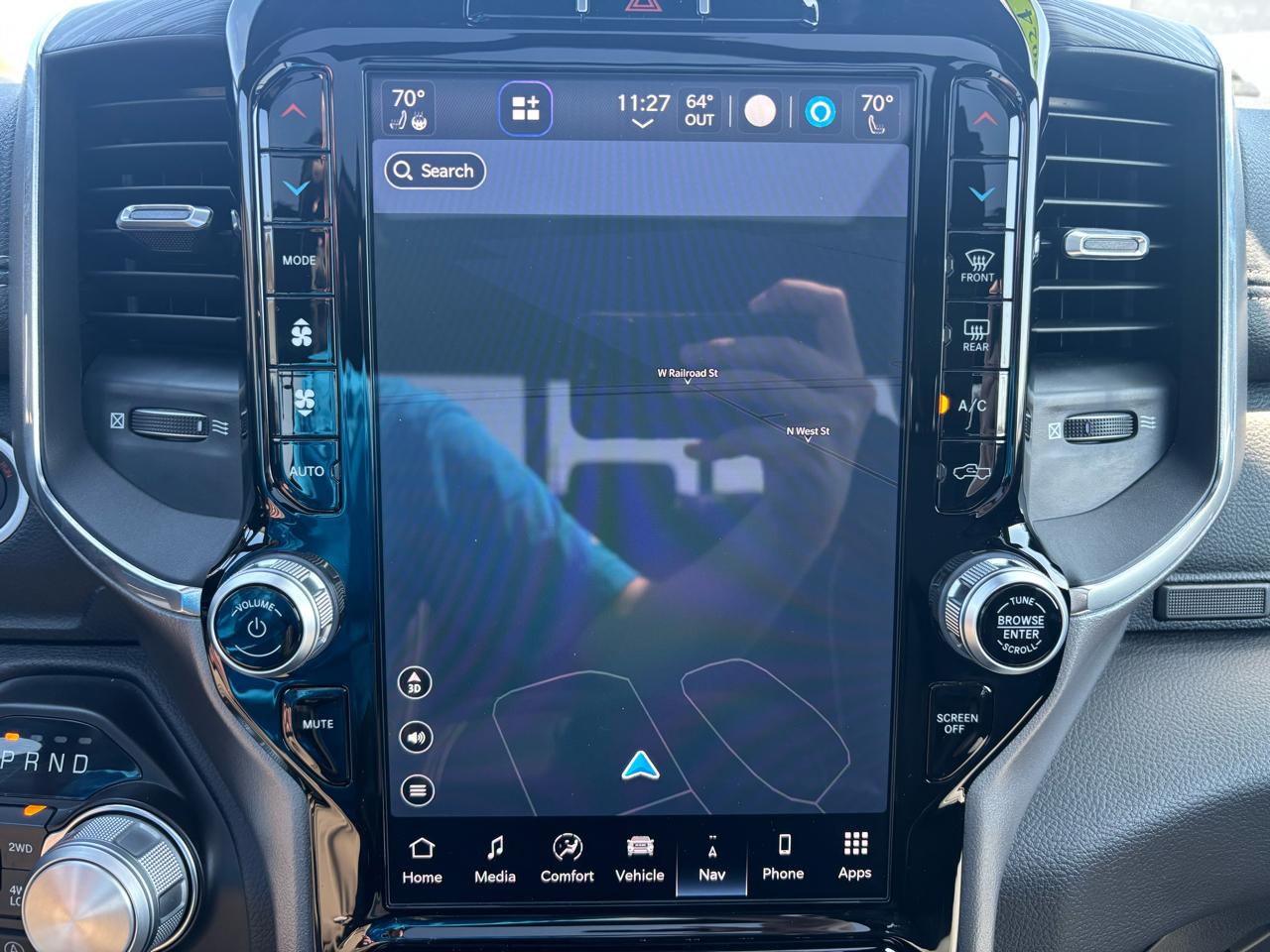 RAM 1500 Laramie 4x4 Crew Cab 5'7" Box 2024