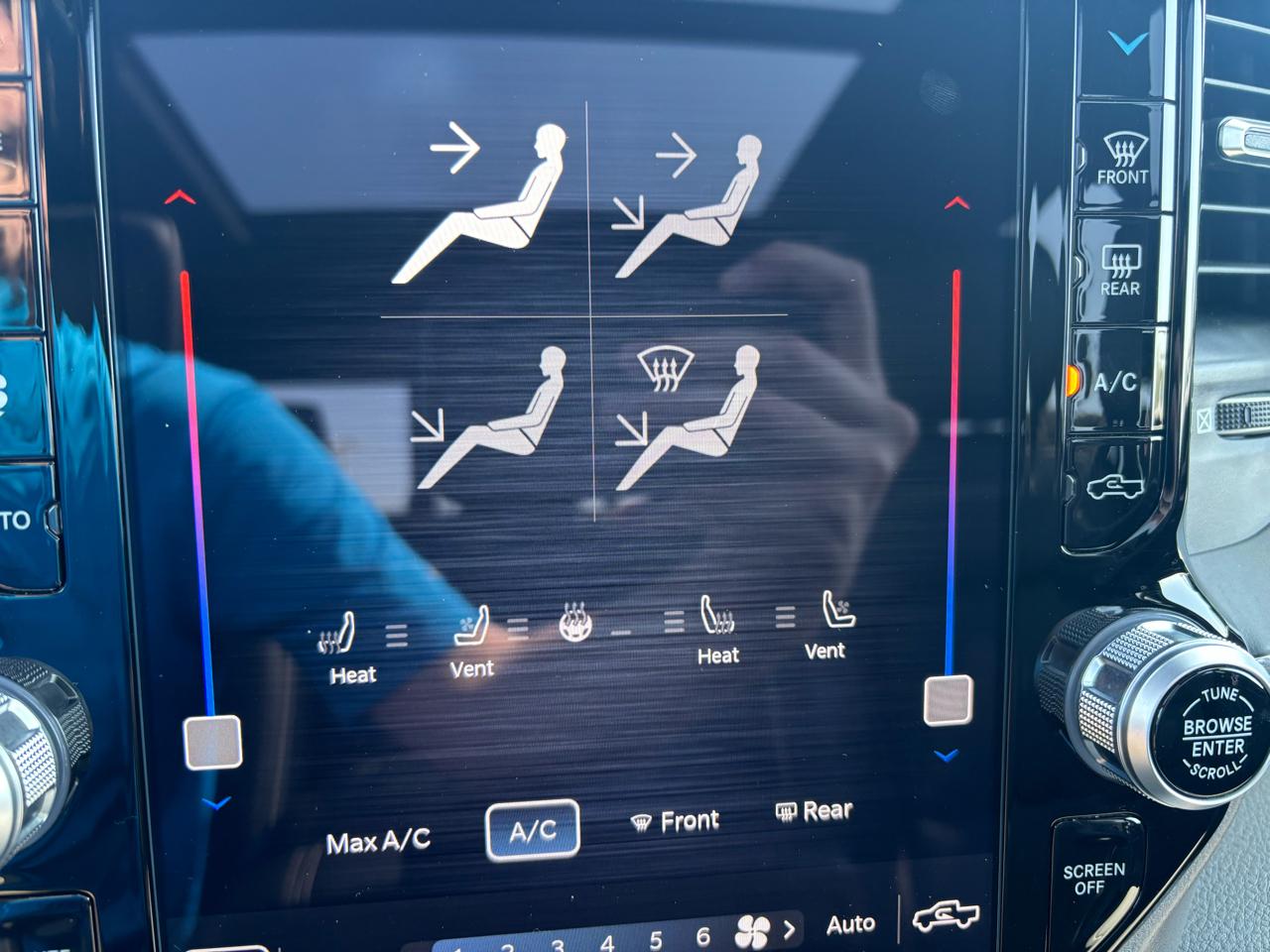 RAM 1500 Laramie 4x4 Crew Cab 5'7" Box 2024