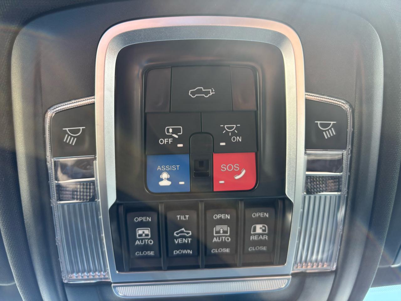 RAM 1500 Laramie 4x4 Crew Cab 5'7" Box 2024