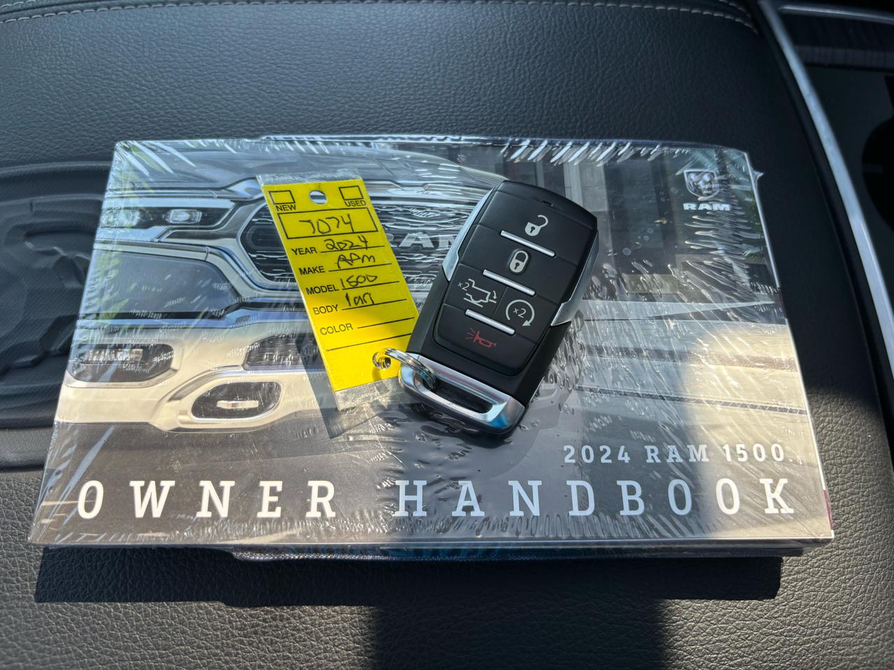 RAM 1500 Laramie 4x4 Crew Cab 5'7" Box 2024