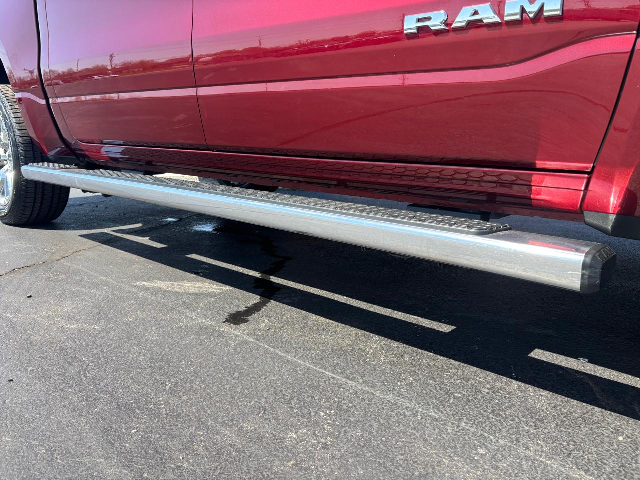 RAM 1500 Laramie 4x4 Crew Cab 5'7" Box 2024