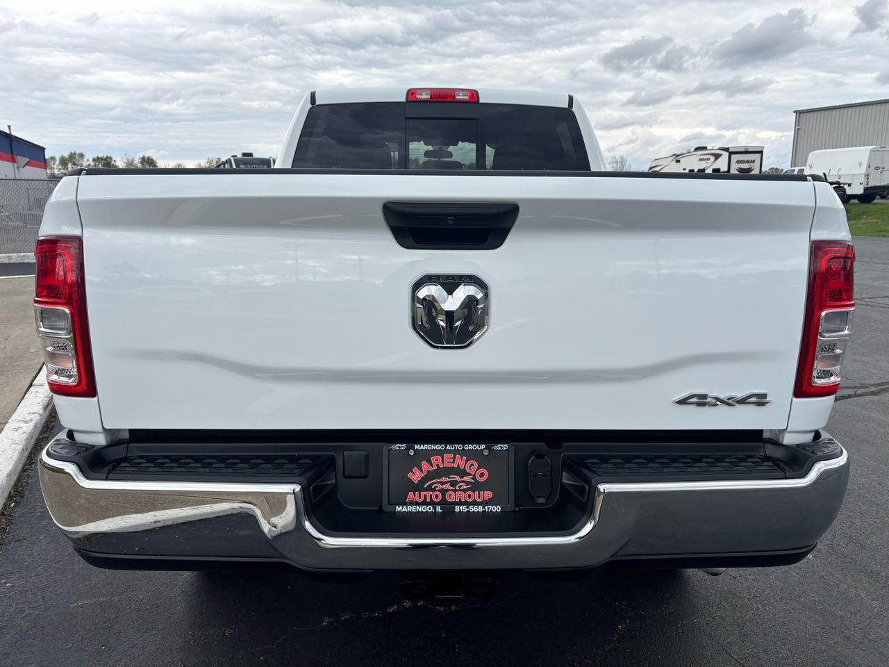 RAM 2500 Tradesman 4x4 Crew Cab 6'4" Box 2024