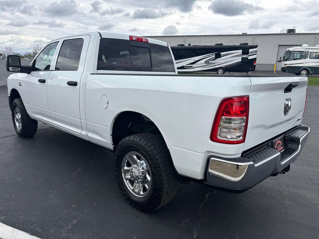RAM 2500 Tradesman 4x4 Crew Cab 6'4" Box 2024