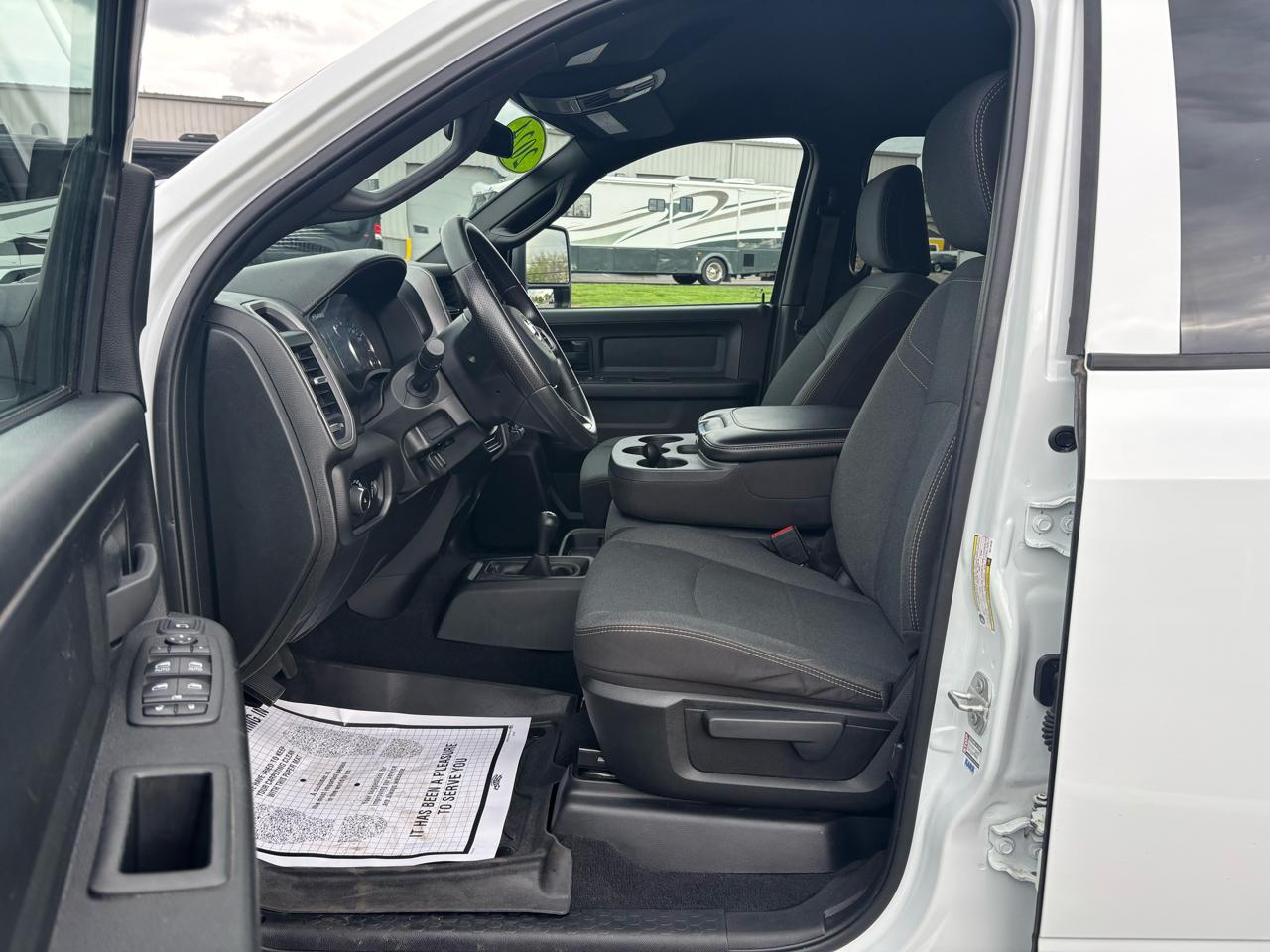 RAM 2500 Tradesman 4x4 Crew Cab 6'4" Box 2024