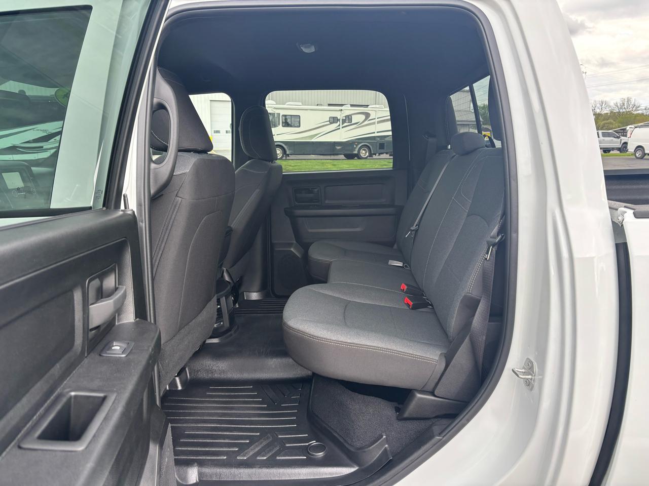 RAM 2500 Tradesman 4x4 Crew Cab 6'4" Box 2024