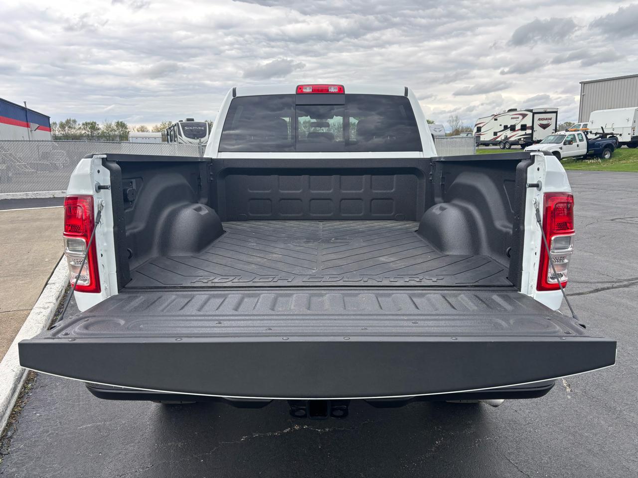 RAM 2500 Tradesman 4x4 Crew Cab 6'4" Box 2024