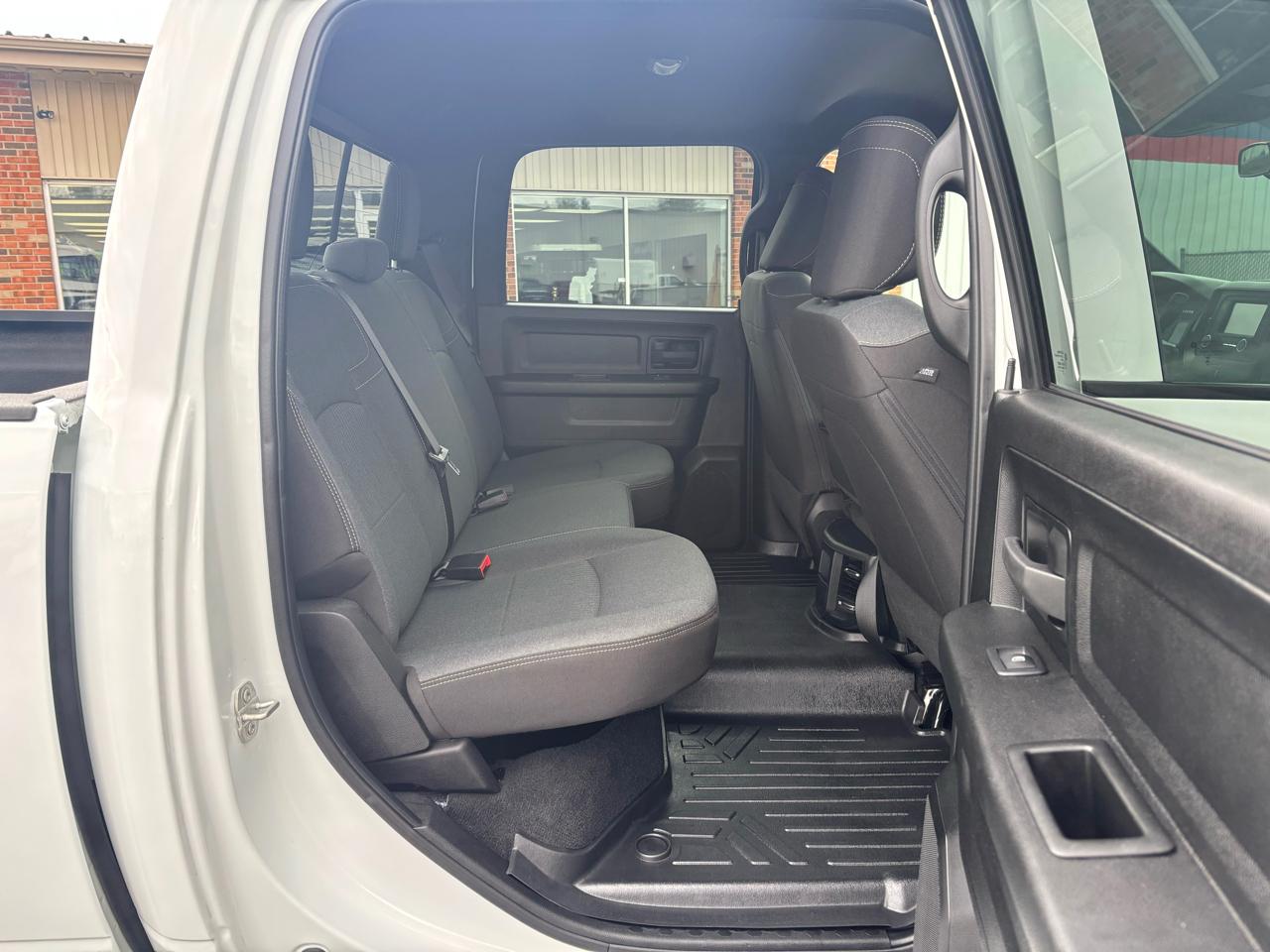 RAM 2500 Tradesman 4x4 Crew Cab 6'4" Box 2024