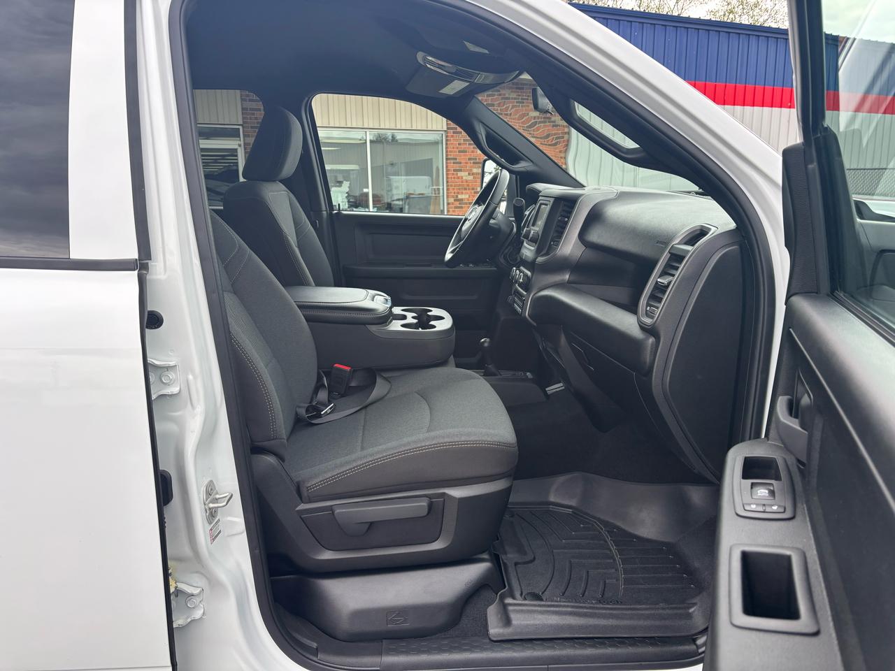 RAM 2500 Tradesman 4x4 Crew Cab 6'4" Box 2024