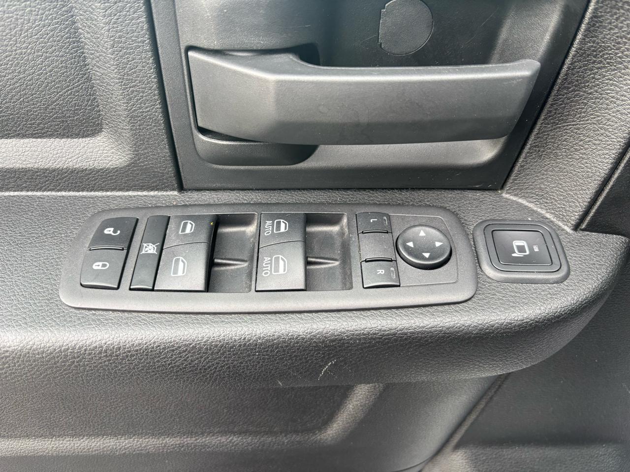 RAM 2500 Tradesman 4x4 Crew Cab 6'4" Box 2024