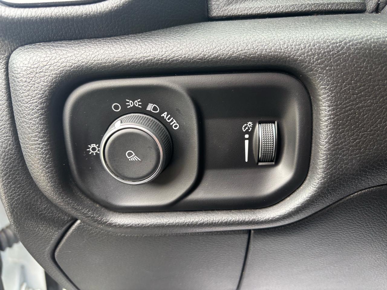 RAM 2500 Tradesman 4x4 Crew Cab 6'4" Box 2024