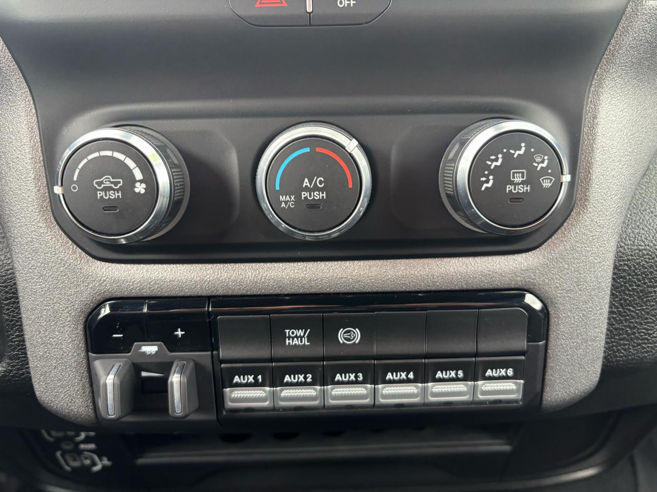 RAM 2500 Tradesman 4x4 Crew Cab 6'4" Box 2024