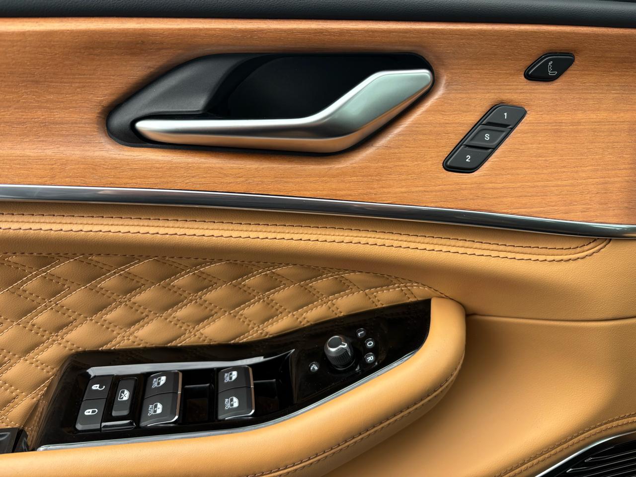 Jeep Grand Cherokee Summit Reserve 4x4 2023