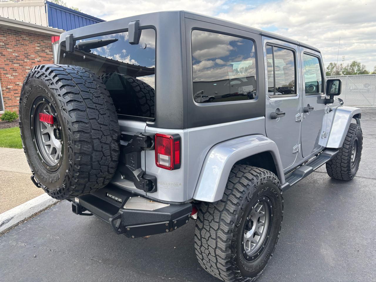 Jeep Wrangler Unlimited 4WD 4dr Sahara 2016