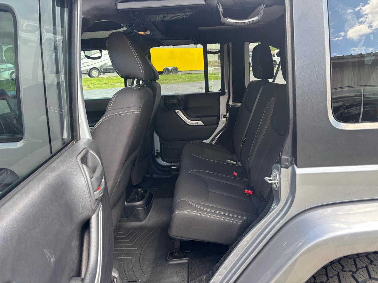 Jeep Wrangler Unlimited 4WD 4dr Sahara 2016