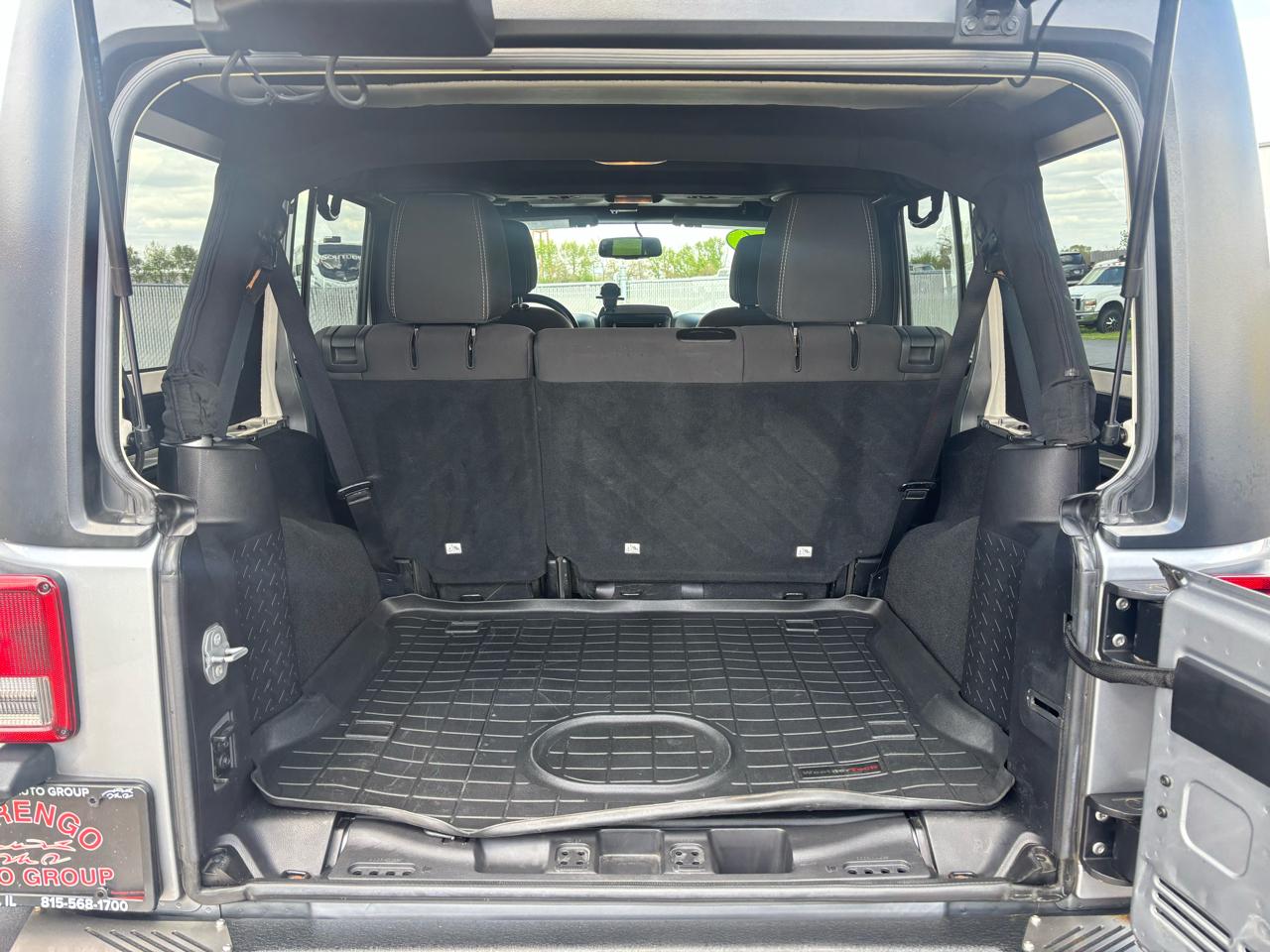 Jeep Wrangler Unlimited 4WD 4dr Sahara 2016