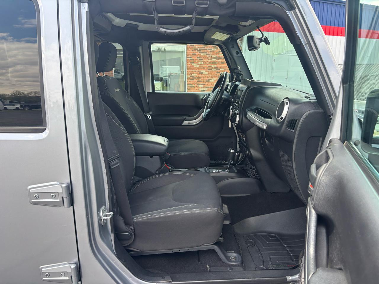 Jeep Wrangler Unlimited 4WD 4dr Sahara 2016