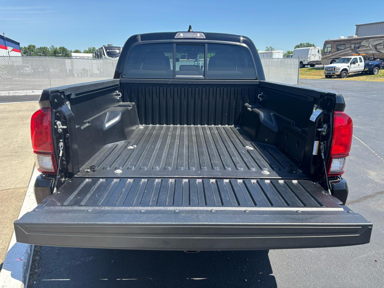 Toyota Tacoma 4WD SR Double Cab 5' Bed V6 AT (Natl) 2023