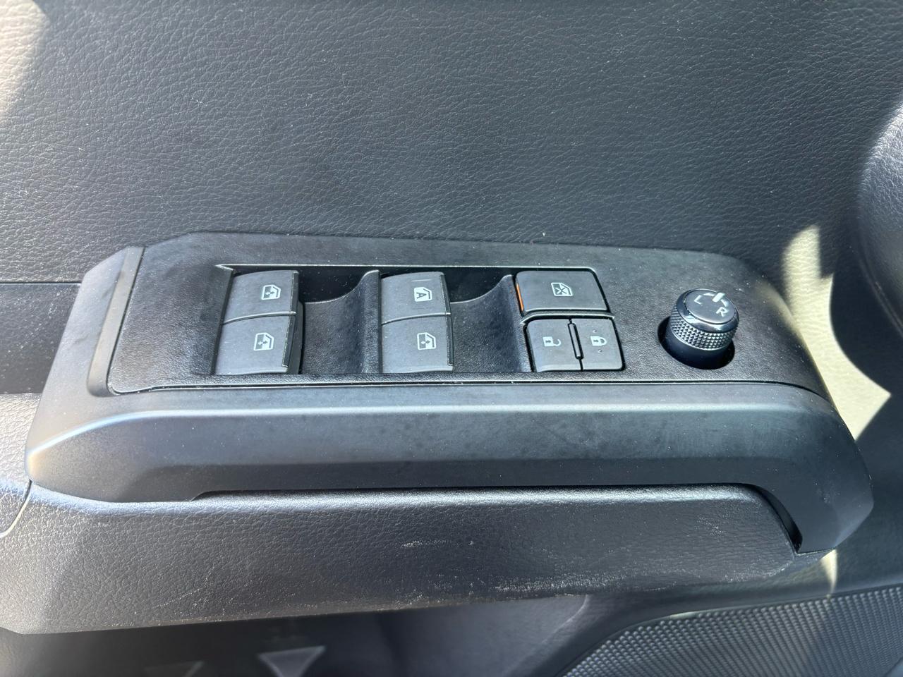 Toyota Tacoma 4WD SR Double Cab 5' Bed V6 AT (Natl) 2023