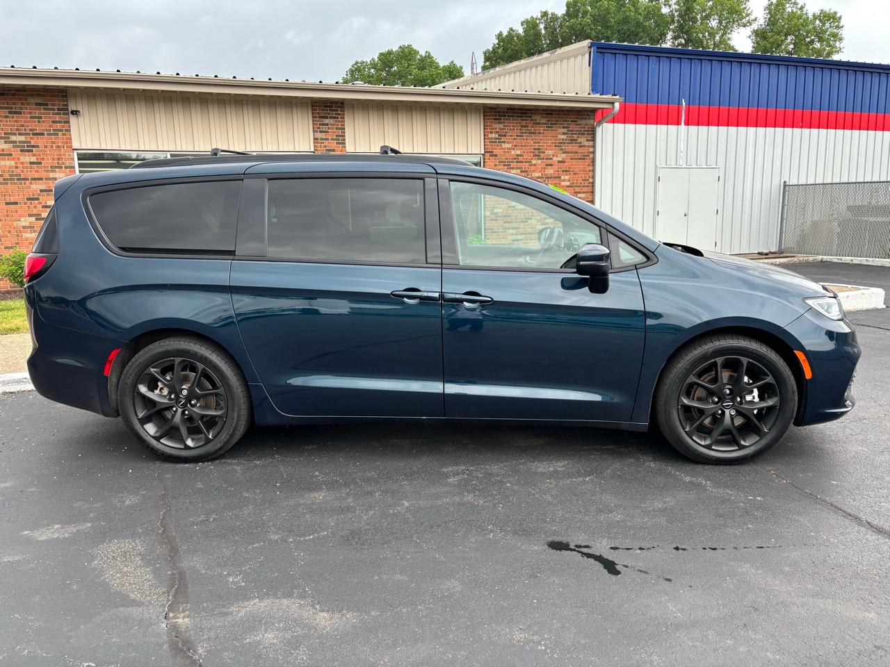 Chrysler Pacifica Touring L FWD 2023