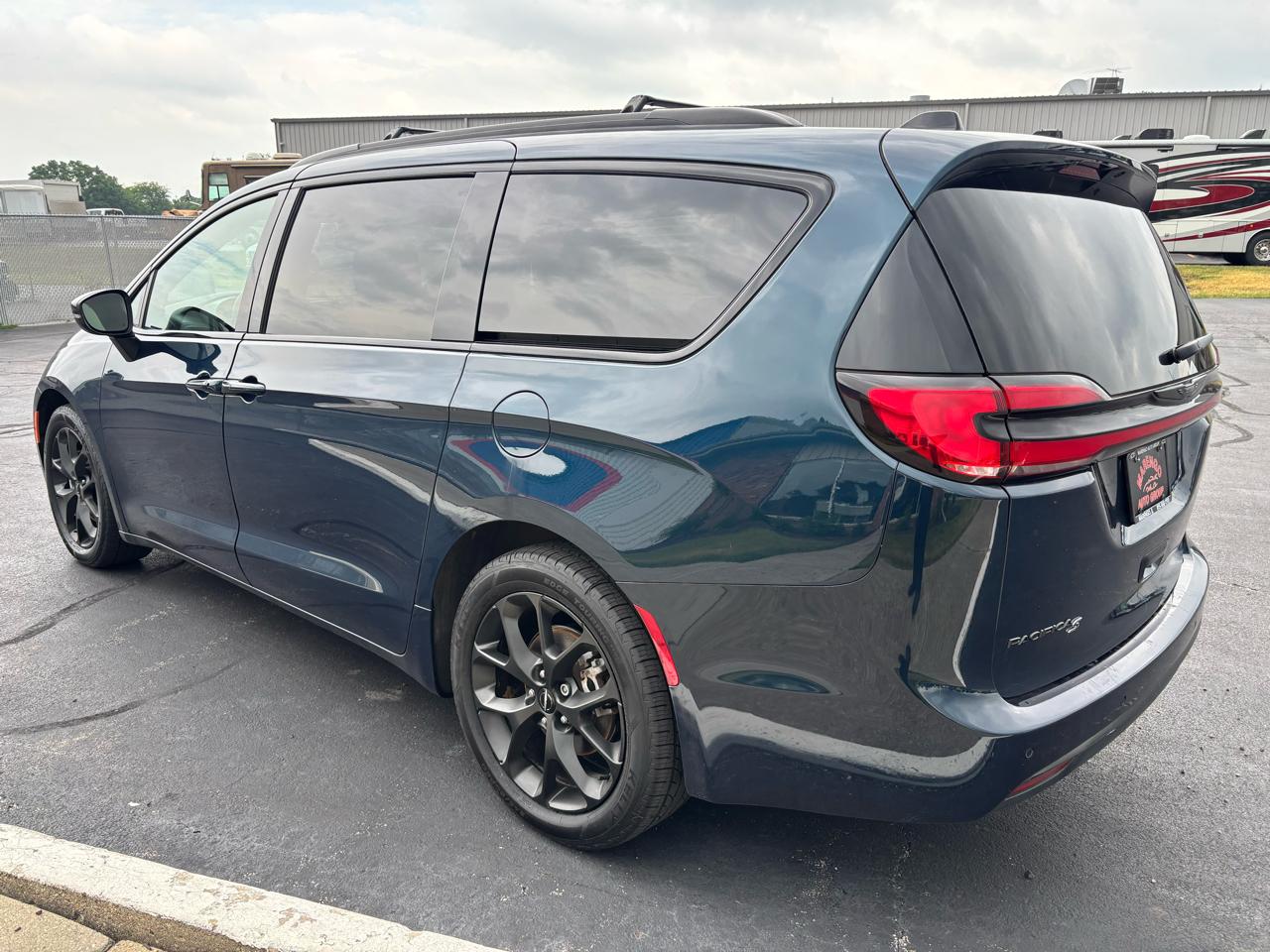 Chrysler Pacifica Touring L FWD 2023