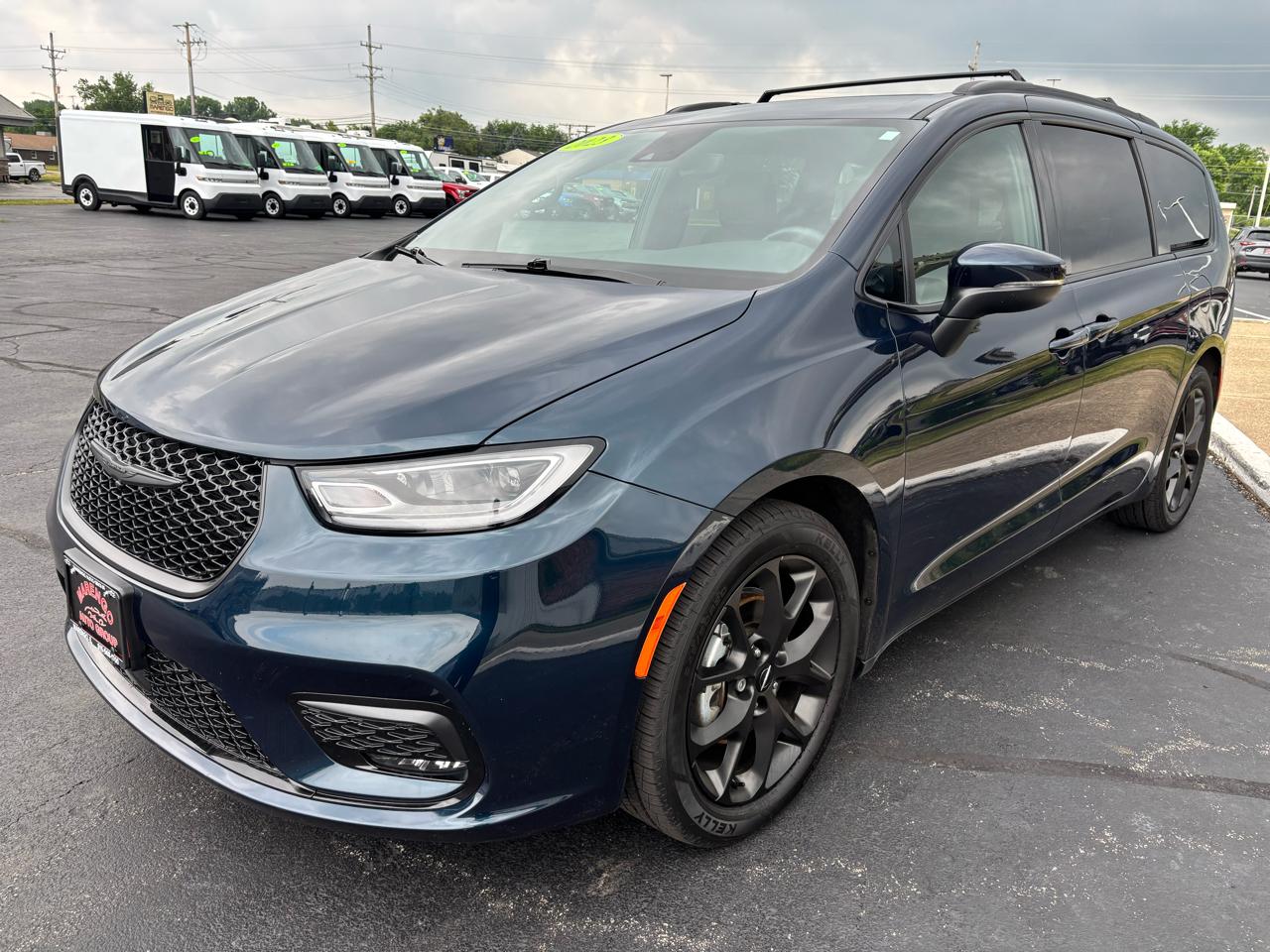 Chrysler Pacifica Touring L FWD 2023