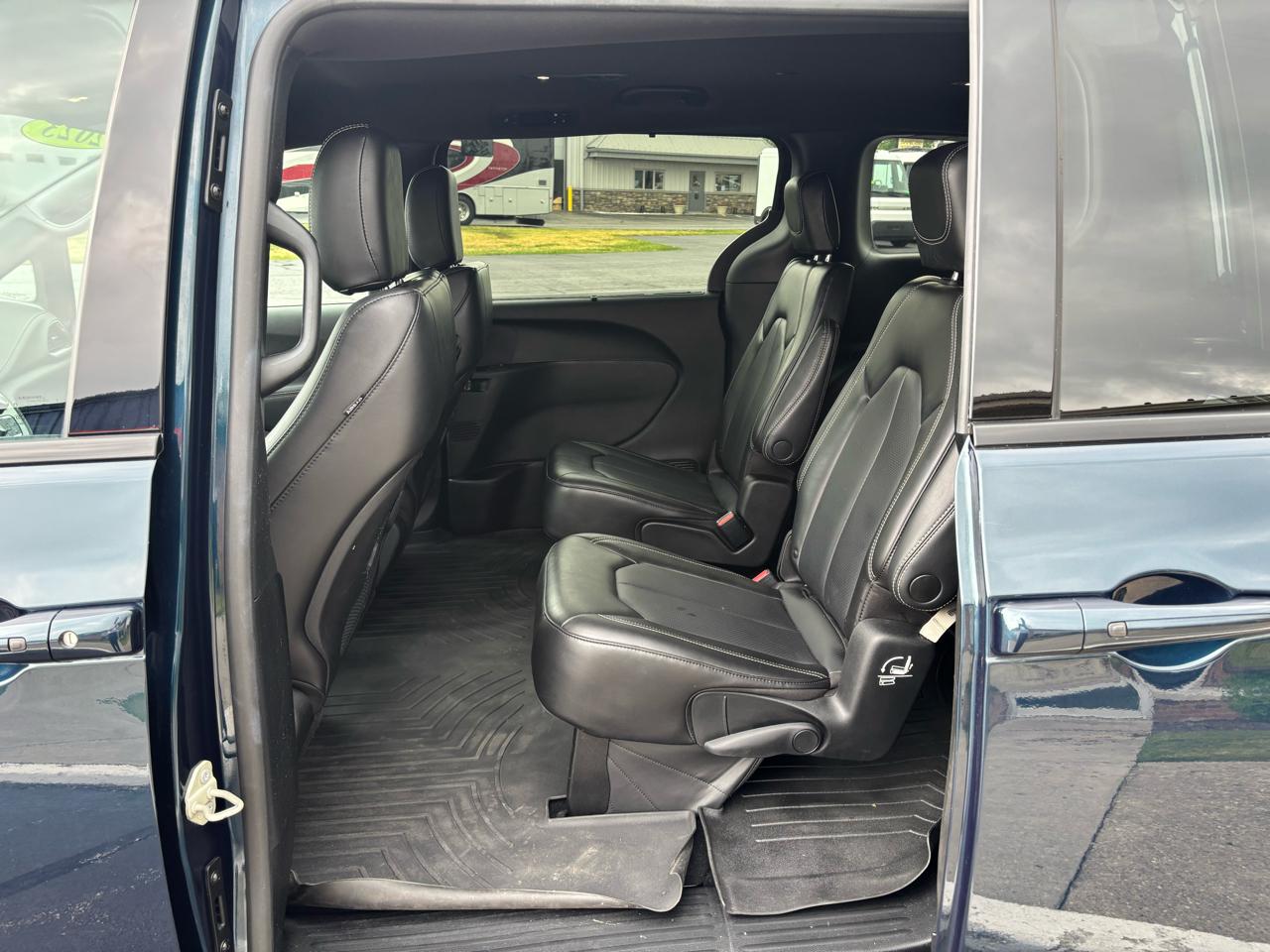 Chrysler Pacifica Touring L FWD 2023