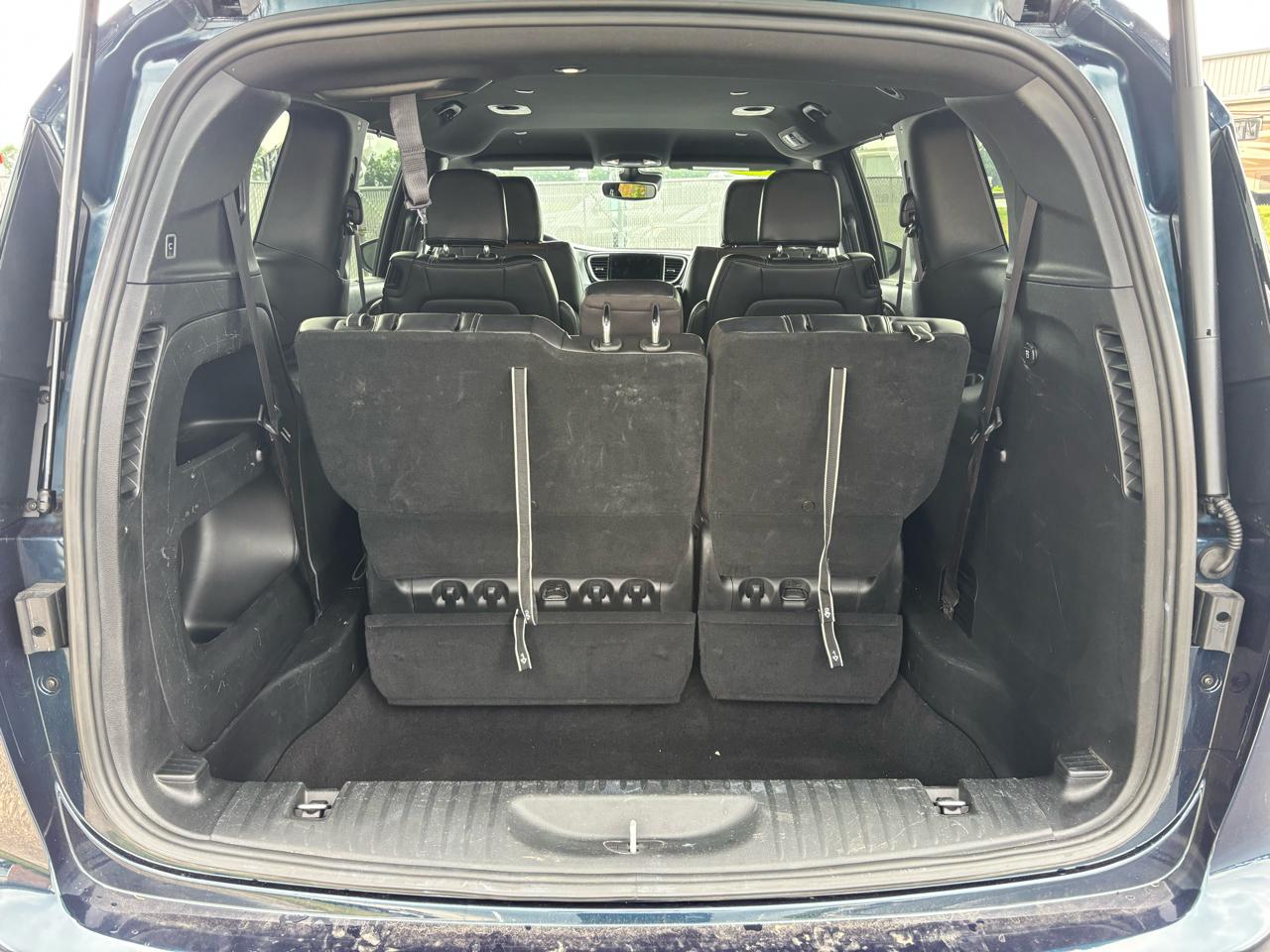 Chrysler Pacifica Touring L FWD 2023
