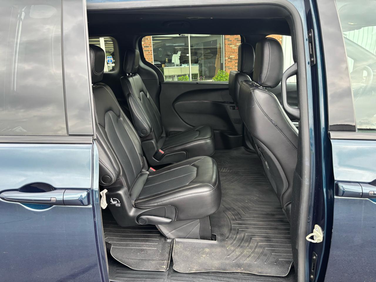 Chrysler Pacifica Touring L FWD 2023