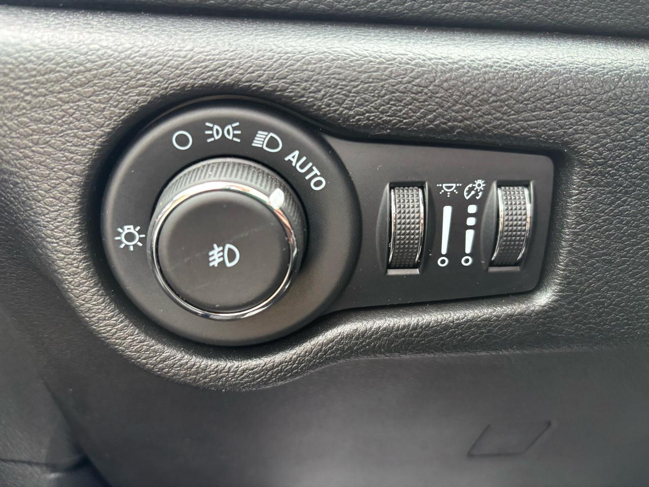 Chrysler Pacifica Touring L FWD 2023