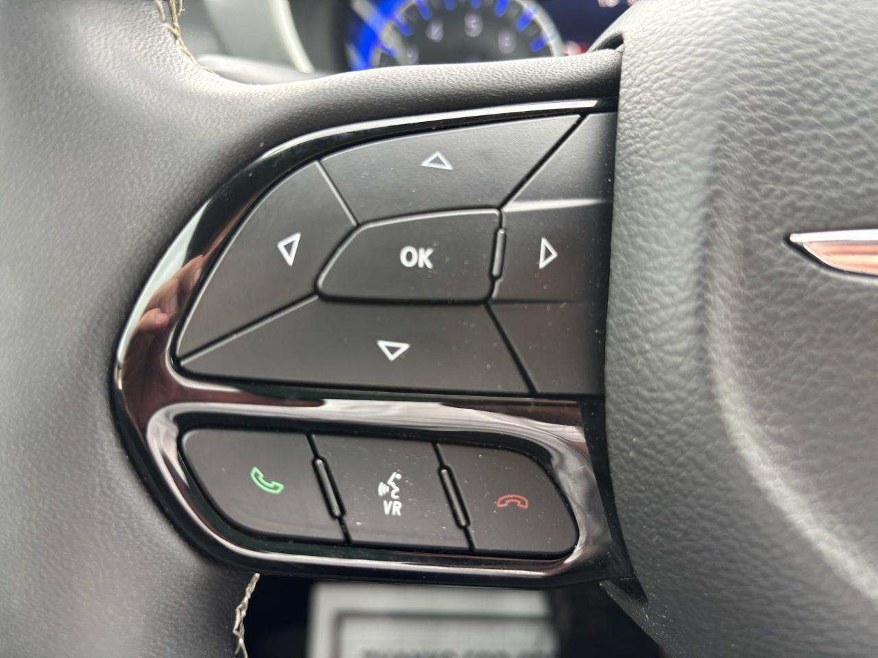 Chrysler Pacifica Touring L FWD 2023