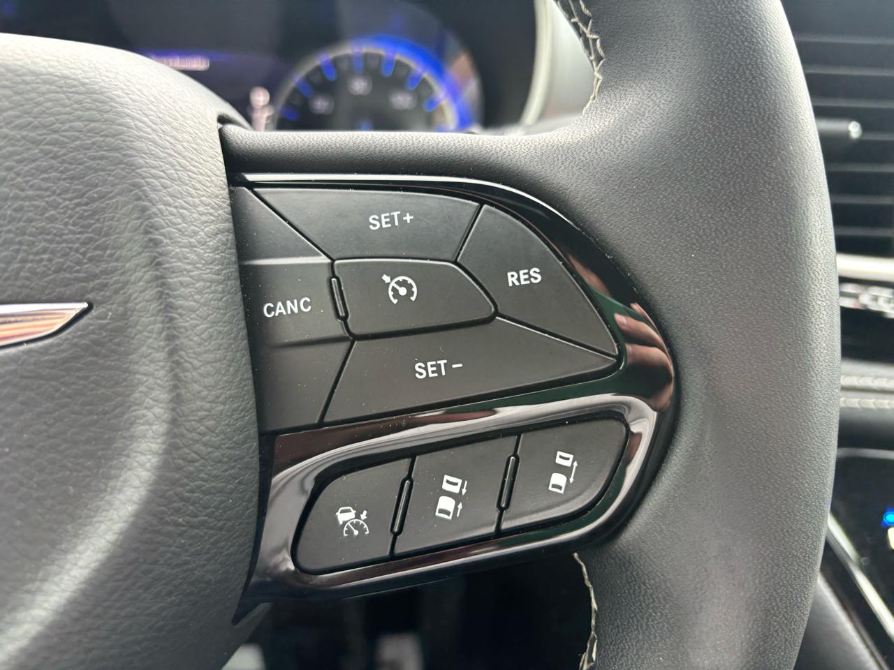 Chrysler Pacifica Touring L FWD 2023