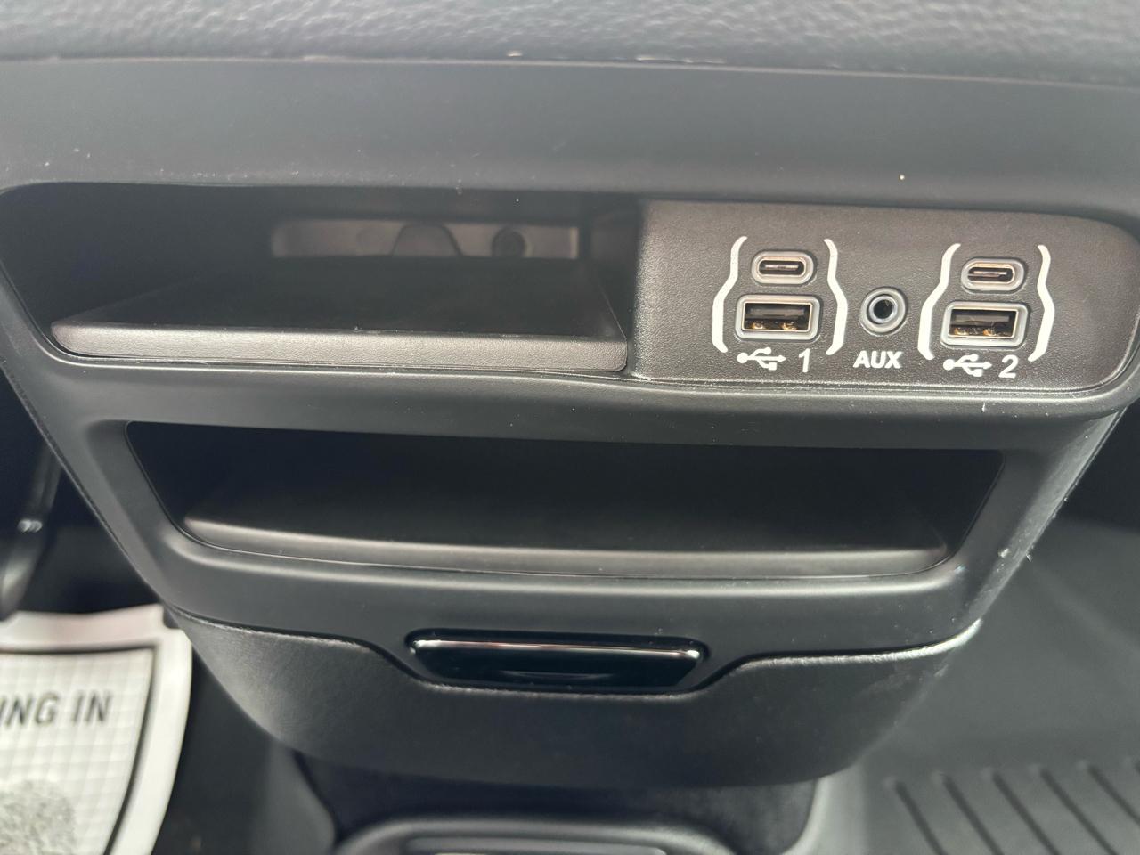 Chrysler Pacifica Touring L FWD 2023