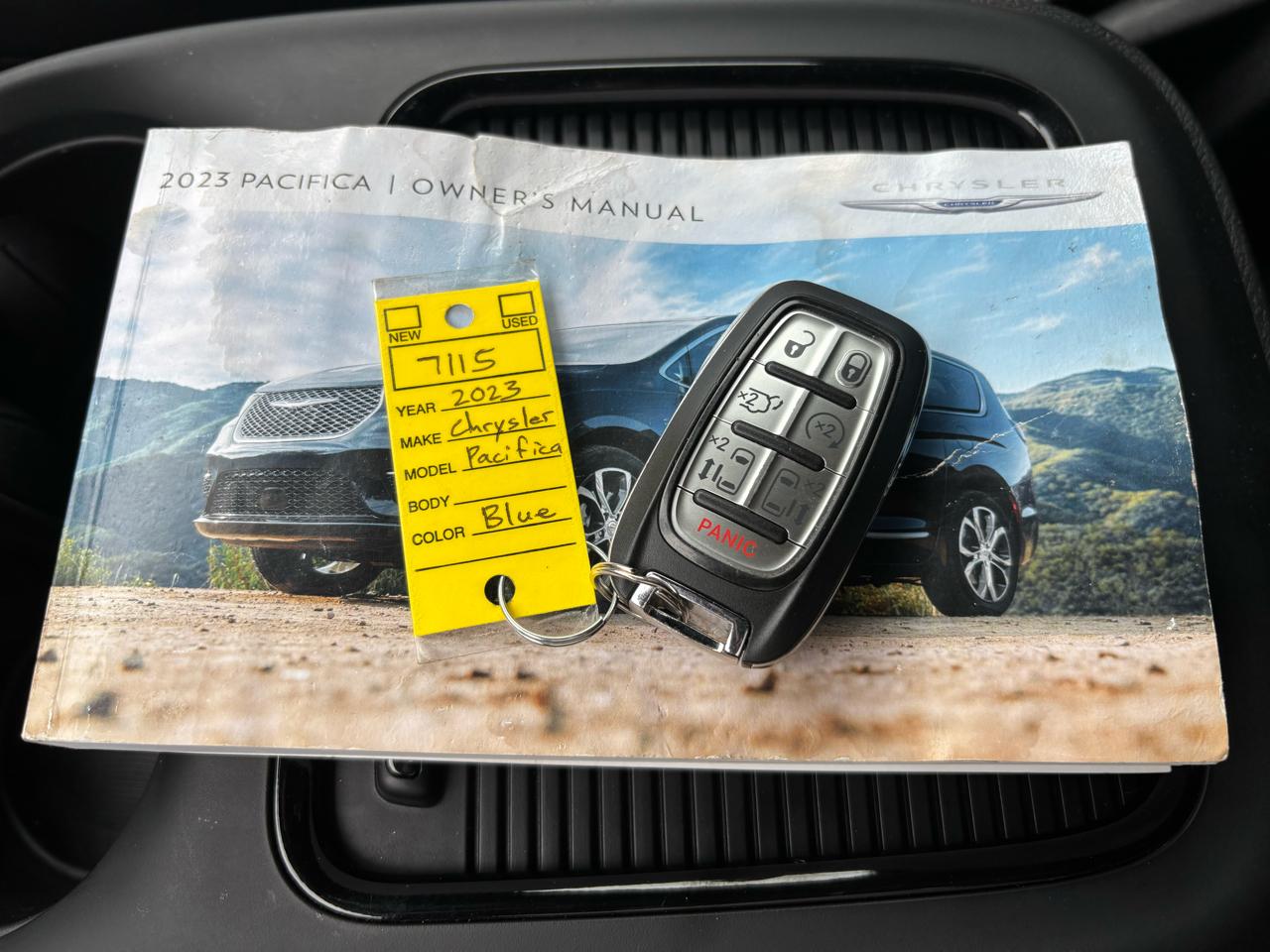 Chrysler Pacifica Touring L FWD 2023