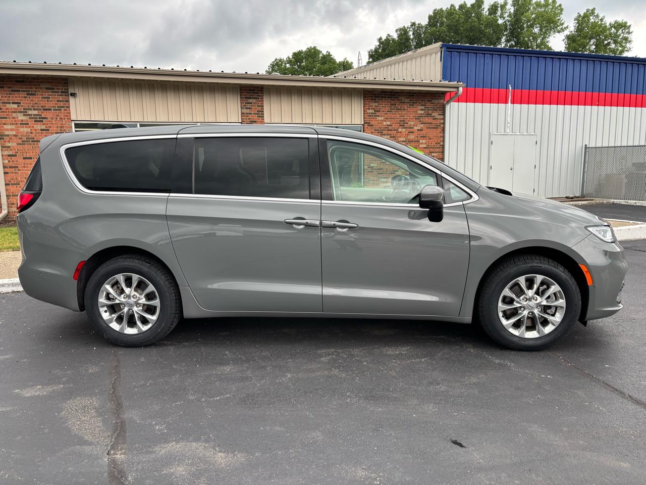 Chrysler Pacifica Touring L AWD 2023